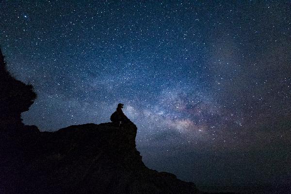 雄大な夜空に広がる星たち